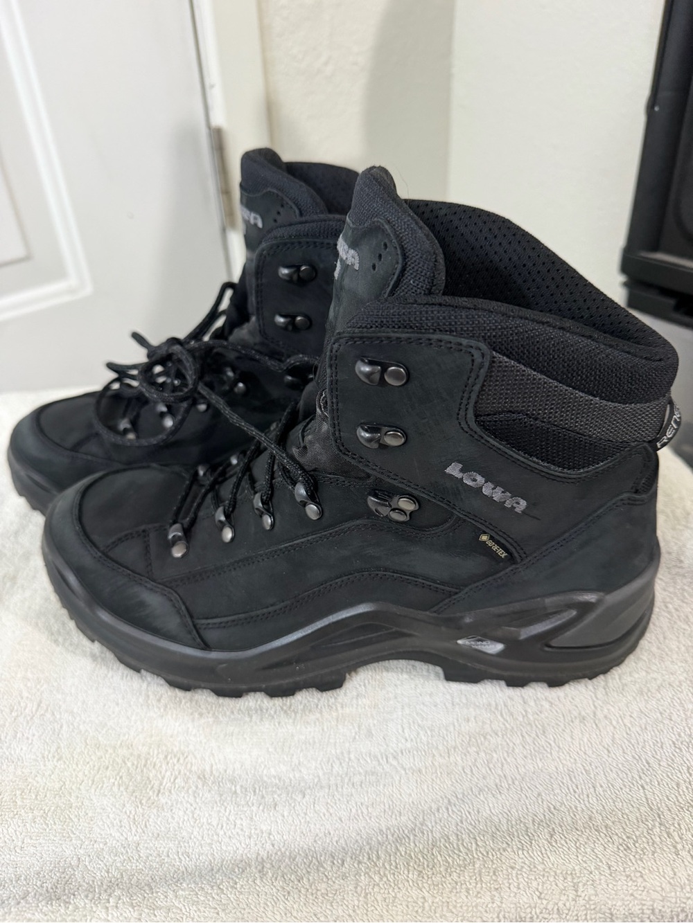 Lowa Renegade GTX Mid Wide Gore-Tex Hiking Boots